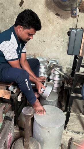 Amazing Aluminium Handi Pot Design Making. ￼ #howitsmade #amazingprocess #amazing