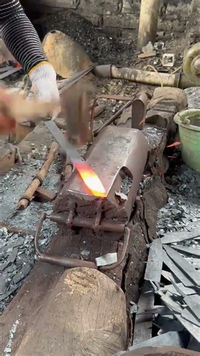 traditional process of making kitchen knives #blacksmith #knifelife #iron #handcrafted #hammer