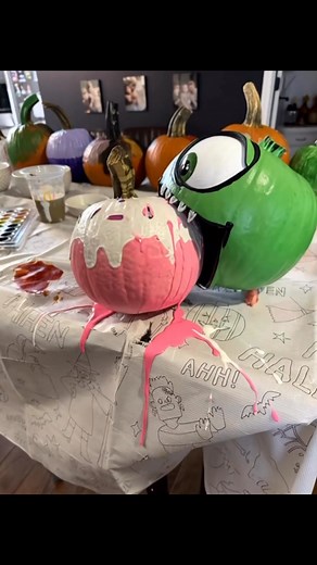 #Halloween #PumpkinSpice #painting #oh no #tbt #AI #monsters #monster inc #cupcakedecorating #pumpkindecoratingcontest | Thomas Klosek | Facebook