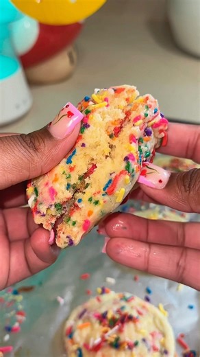 Soft Confetti Cookies 🎊✨ These went super viral on TikTok in January I decided to bring back this recipe 🥰 1 Cup 1 Tablespoon all purpose flour 1 stick melted unsalted butter 1/2 cup 2 tablespoons granulated sugar 1 tsp vanilla extract 2 egg yolks 1/2 tsp salt 3/4 tsp baking powder 1/2 tsp baking soda 1/2 cup sprinkles #funfetti | Jas Robertson