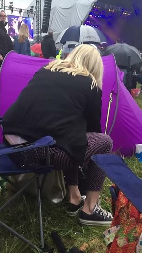 Drunk woman fell of chair Finalle