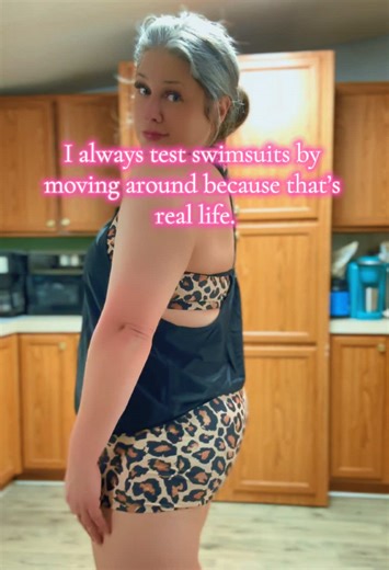 This plus size tankini has been such a good option for feeling comfortable, supported, and covered while still looking cute at the pool or beach. #swimsuit #swimwear #plussize #plussizeswimsuit #holipick