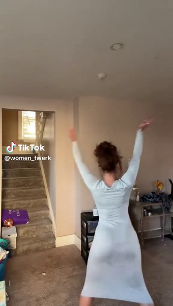 Pretty Brunette Dance: Twerk Moves 2024