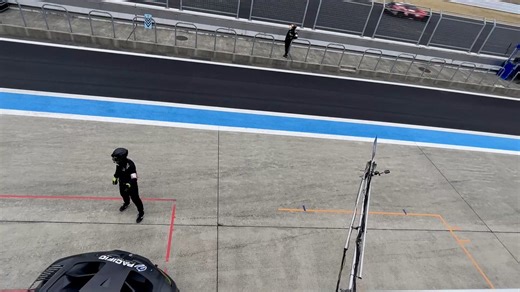 知れば楽しいウマ娘×SUPERGT講座22 【シード権＆立ち位置編】 #SUPERGT #ウマ娘 #PRTxウマ娘今回は少々耳の痛いことを申し上げるのですが、パシフィックレーシングの2025年までの立ち位置について確認し、少し期待値のハードルを下げようかと思います何故このような事を書くかというと、SUPER GTはBoPという均一ルールもあるしサクセスウェイトというハンデもあるし、楽勝でしょ！と感じる方もいらっしゃるかと思いますが、実はそこまで甘いレースでもないのがSUPER GTなのです期待していた割にはTVにも映らないし、成績もいまいちだしがっかり…応援辞める…ならまだしも、ドライバーに誹謗中傷を送りつけることにならないためにも、チームがどのくらいの力を有し、どの辺りを目標としているのかを知るのも応援の一つだと私は思いますパシフィックがまず目標とすべきなのがAシード権の確保。実はSUPER GTにはシード権があり、大まかにAシード、Bシード、Cシードがあります・AシードAシードになると提出書類が完備され、車両検査（安全性確認）が通れば、ほぼ100%決勝レースに出場できます。ある意味