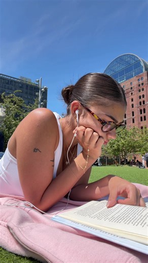 spend a day alone with me in my fav neighborhood… williamsburg, brooklyn 🩰𓈒⋆⑅˚₊୨୧ #nyc #nycvlog #solodate #williamsburg