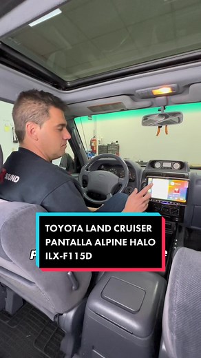Os enseñamos la pantalla que le hemos instalado a un Toyota Land Cruiser, la Alpine Halo ILX-F115D, con un display de máxima calidad, táctil de 11”, Apple CarPlay inalámbrico y Android Auto por cable. Tiene 3 salidas de preamplificador, 1 entrada HDMI, 1 salida HDMI y 2 puertos USB. Por supuesto, bluetooth. Esta pantalla es una apuesta segura, nosotros la instalamos en nuestro taller y estamos muy contentos con los resultados obtenidos. Esperamos que os guste el vídeo! Podéis dejarnos en comenta