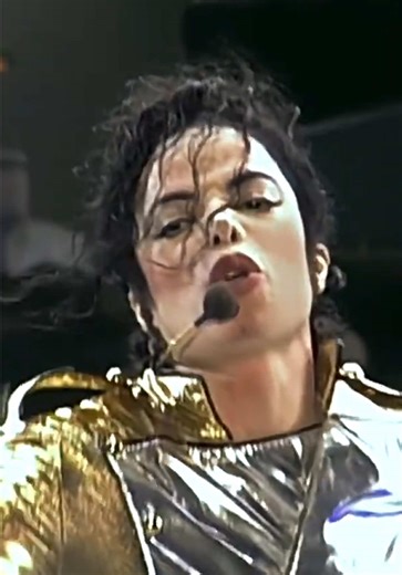 Michael Jackson and Janet Jackson Perform Scream Live in Munich