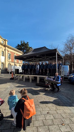Barry Male Voice Choir open the St David's Day event on King Square and Central Park 🏴󠁧󠁢󠁷󠁬󠁳󠁿 Enjoy live music, stalls, activities, games and more till 3pm today ☀️ | Bro Radio