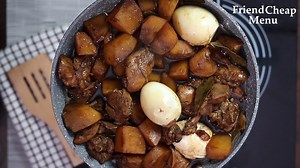 49K views · 113 reactions | Adobong Manok or Chicken Adobo a Filipino Food. This Recipe is made of Soy Sauce, Vinegar and Meat (usually Pork, Chicken and Squid) may add vegetables like potato. Ingredients: 578.10 grams Chicken 3 Tbsp Sugar (optional) 1 Cup Water 1 Cup Soy Sauce 1 Piece Onion 1/2 tsp Black Pepper 1/3 Cup Vinegar 3 Pieces Boiled Egg (Optional) 420.10 grams Potatoes Bay Leaves Salt Cooking Oil #AdobongManok #ChickenAdobo #FilipinoFood | FriendCheap Menu | Facebook