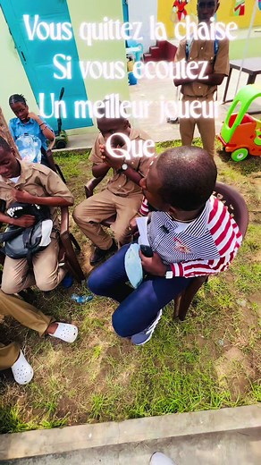 Lève toi si tu écoutes un meilleur joueur que.... Mohamed Salah 😂🤔💭 #football #challenge #lightworldschool#sportstiktok#fyp