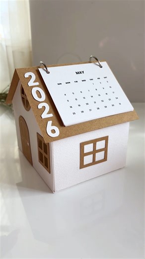 long tutorial of Diy house theme calendar . . #DeskCalendar #DeskDecor #DIY2026 #tutorial #WorkFromHomeLife #SmallSpaceDecor #DIYCrafts #deskcalendar2026 #desk #2026Calendar | Gayatriscrafts