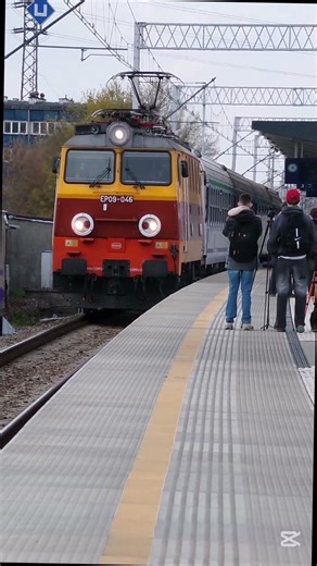 💛🧡Rodzyn🧡💛!!! Czyli lokomotywy z serii Pafawag 104E/EP09, jako jedyna posiada historyczne malowanie