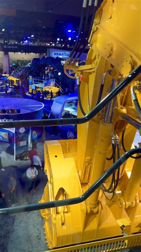 Marty Eustace 🇮🇪 on Instagram: "The @komatsumining @komatsueurope @komatsu_australia @komatsuconstructionna @komatsuglobal PC4000 -11 on display @minexpointl The PC4000 is an outstanding choice. Designed with input from mining organizations, it offers an advanced control system, 22 m³ shovel capacity, shovel/backhoe convertibility, and matches with your 150-240 st trucks. Features and benefits, Operator and work site safety are a priority. Komatsu hydraulic excavators have an LED screen to giv