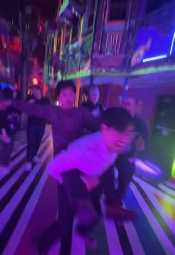 Ok but can your precious Spotify party like this? 😤🔥 Behind Audius is a team full of DJs, musicians, and more who all care about the future of music (and having a good time) as much as you 💜😉 Should we throw an IRL event? Drop a comment where and tag who you would want to see play ⬇️🎧 #audius #audiusteam #b2b #dj #musicindistry #artist #community