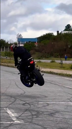 MT-07 Advanced Maneuver - Professional Riding Demonstration
