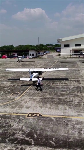 One of our Airline Operations Management student takes to the skies for the very first time! This exciting airborne experience marks the beginning of an incredible aviation journey. Be part of our Airline Operations Management program and step into the exciting world of aviation! Fill out this form: https://tinyurl.com/3whbydy2 #WCCATCBinalonan #AOM #Aviation | WCC Aviation Company Inc.