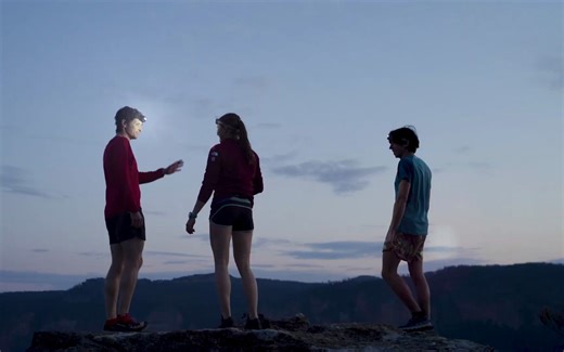 HF系列应用场景宣传短片，HF8R 全自动实时变焦与感光头灯——越野跑篇