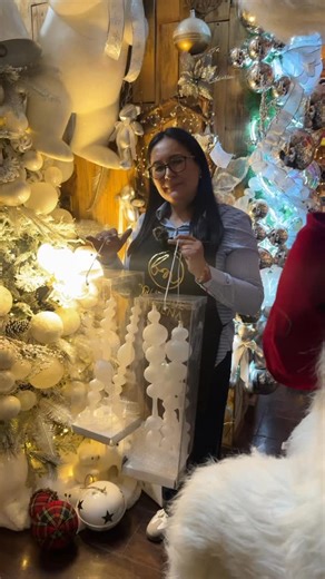 ✨ Artisan Hand-Blown Glass Icicles ✨ Crafted by talented Mexican hands, each piece tells a story of dedication, tradition, and beauty 🇲🇽💎 These icicle boxes are the perfect complement for garlands, trees, or elegant seasonal décor — or simply to enjoy their shine and craftsmanship. 📦 Shipping throughout Mexico 🛡️ Quality guarantee 🕰️ Open 365 days a year 📲 WhatsApp 1: 527971229813 📲 WhatsApp 2: 521095261 ✨ Send us a message today and bring handcrafted elegance to your home ✨ #Handcrafted