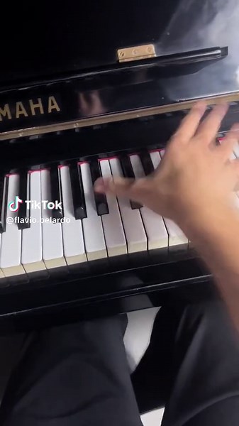 Captivating Piano Rendition of Hello