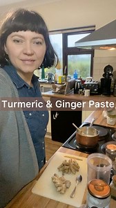 Did you know we sell fresh, organic turmeric roots from our online shop? Here’s a potent spice paste I make regularly to keep in a little jar in the fridge. Turmeric is incredibly good for you, and my turmeric paste recipe is delicious simmered with milk for a turmeric latte, blended into golden smoothies or cooked into a sunny, yellow porridge! If you prefer it a little less spicy, reduce the amount of fresh ginger in the recipe. Read more about it on the blog (linktr.ee/greenearthorganics) ☀️�