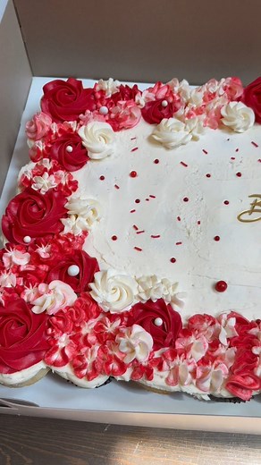 25K views · 773 reactions | I hope you all had an amazing Canada Day  Before I hit the lake with friends, I got this gorgeous Canada Day Themed birthday cupcake cake off to a customer for a surprise birthday party!! 療#ohcanada #canadaday #birthdaycake #cupcakecake #cupcakecakes #homebaker #homebakery #kenora #lotw #summercake #bakedbythelake #cakesoffacebook | Baked By The Lake | Facebook