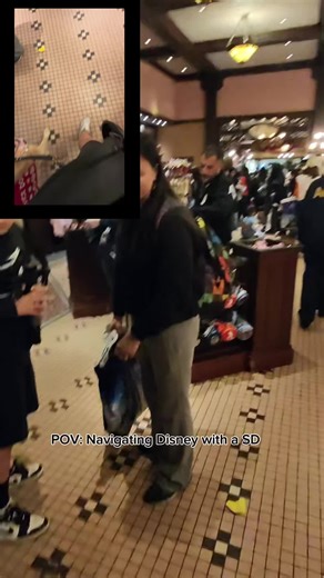 Navigating Disney with a Service Dog🐾 #servicedog #goldenretriever #servicedogsoftiktok #disney #disneyland