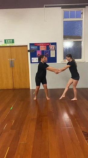 Parnter work 🤸‍♀️ #dance #contemporary #acro #partner #partnerwork #partnertricks #foryou #foryoupage