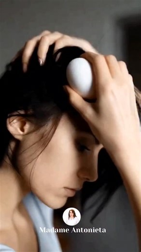 🧾​Guía rápida para interpretar el huevo. 🥚✨ ​Si alguna vez te has hecho una limpia con huevo, presta mucha atención a estas señales, porque entenderlas puede salvar tu vida y proteger tu camino. El huevo es un receptor natural que absorbe lo que tú no puedes ver. ​Aquí te explico qué te está diciendo el universo: ​🫧 Burbujas en el agua: Energías atrapadas, envidia o el famoso "mal de ojo" que está bloqueando tu brillo. 👁️ Figuras de rostros u ojos en la yema: Alguien tiene su mirada negativa