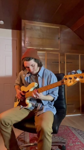 Vacationer Grooves with the Player Plus Jazz Bass
