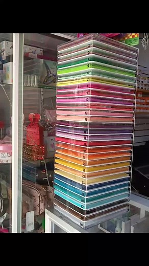 Exhibidor para hojas tamaño carta con regalo sorpresa