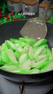 How to Make Perfect Sponge Gourd with Razor Clams – Step-by-Step Chinese Home Cooking