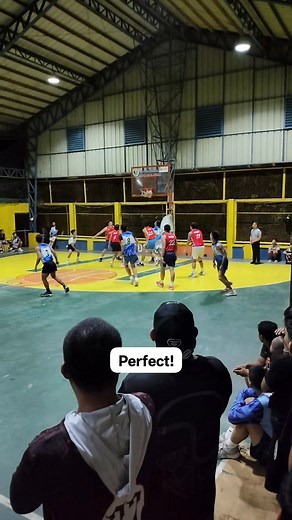 Connection! #basketballskills #playerperformance #hoops #hoopplay #fightnight #basketball #basketballhighlights | Strivers TV
