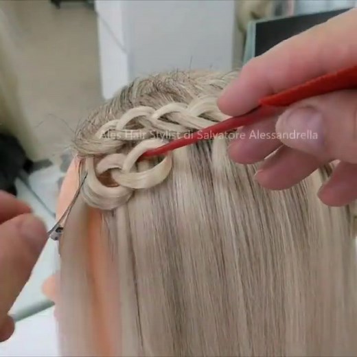 Easy Hair Tutorials 💇 on Instagram: "Beautiful 😋😍 Follow @hairs.diy to get more hair style ideas and learn simple beautiful hair styles 💓 . Credit: Unknown . #hairstyleideas #videohair #braidtutorial #hairtutorialvideo #hairvideotutorial #hairstyletutorial #braidoftheday #braidsofinstagram #hairglamvideos #tutorialhairdo #hairvideoshow #naturalhairtutorial #tutorialhair #cutehairstyles #marcbeauty #tutorialvideo #braidinglife #hairofinstgram #braidinspo #hairdecoration #hairstylevideo #longh