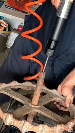 Strut coil spring compressor used to safely remove or install springs on vehicle suspensions #shorts