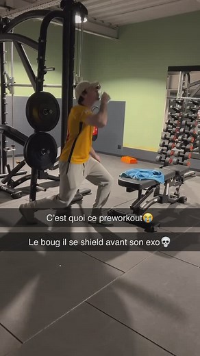 Deathy on Instagram: "Le boug il se met full shield avant son exo💀😭"