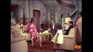 262K views · 3.8K reactions | Enga Veetu Pillai Love Scenes - 1 | MGR | Saroja Devi #MGR #Nagesh #SunLife #OldMovies #TamilMovies | Sun Life | Facebook