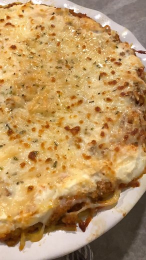 Let me know.. have you ever made spaghetti pie?? Its quick, easy and delicious! #spaghettirecipe #viralspaghetti #southernfood #cookwithme #easydinnerideas