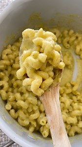 Who needs cream when you’ve got roasted zucchini? 🍝 (SAVE TO MAKE LATER)✨Comment “Zucchini” to get the recipe! Or see link below ✨This creamy zucchini pasta is proof that simple ingredients can make the most satisfying dishes. 😋 Whether you’re enjoying it as a meatless main or pairing it with your favorite protein, this recipe is a game-changer! 🌿11 WW • Cals: 390 Protein: 14 Carbs: 66 Fats: 8 👉See this delicious zucchini recipe on my website https://www.skinnytaste.com/pasta-with-creamy-zuc