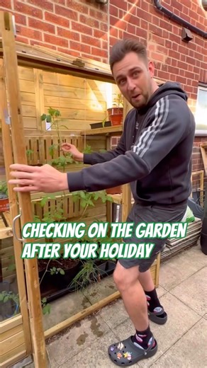 Anyone else run out to check everything is ok? 🤣 So much has changed in a week! Can’t wait to show you properly!! 😍 Good to be back after a good break 🥰 . . . #garden #mygarden #mygardentoday #mygardenthismonth #gardendesign | Green Fingered City Boy