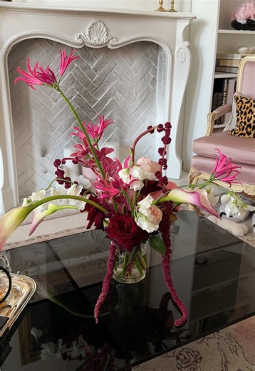 We love a man with taste— this arrangement is from @nerine in Chicago! #floral #dating #birthday #flowers #flowerarrangement