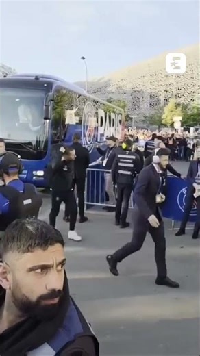 🤯 L'INCROYABLE accueil des supporters pour les joueurs du PSG #psg #bayern #liguedeschampions