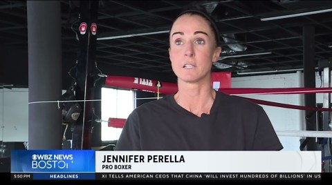 Mom from Milton becomes pro boxer after trying classes with her sister