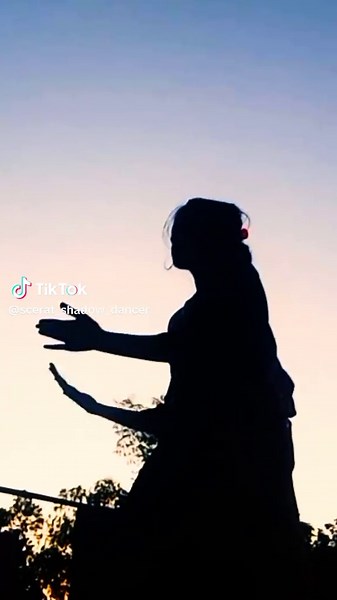 সক্রিয় নাচের সঙ্গীতের সাথে স্যাক্রেট_Shadow_Dancer