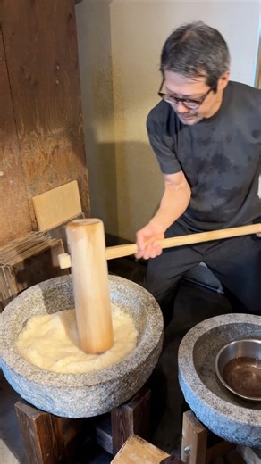 Japan’s Famous Mochi with Red Bean Soup at Mochitsukian, Nagoya | Street Food Recipes