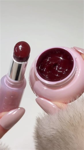 Berry Color Battle: Lip Oil Balm vs. Lip Jam