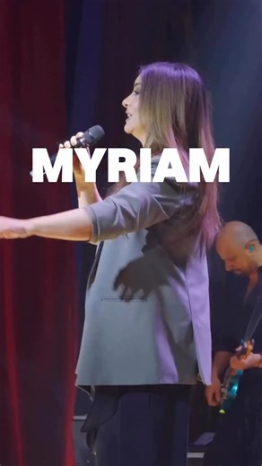 Myriam Hernández en Massachusetts La icónica cantante chilena, conocida como la Reina de las baladas románticas, llega con un show lleno de emoción y grandes éxitos como El hombre que yo amo, Huele a peligro y Te pareces tanto a él. Una noche para cantar, recordar y vivir la música romántica en vivo. Dónde: Lynn Memorial Auditorium Fecha: 1 de marzo 2026 Hora: 8:00 p.m. Tickets: lynnauditorium.com 🎥: @danielsantanab | El Planeta