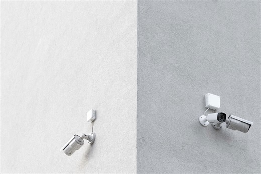 Sa fille de 2 ans meurt, le comportement horrible de ce père filmé par des caméras de surveillance - Closer