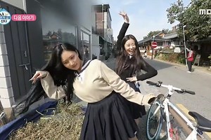 Watch: MAMAMOO's Hwasa And Wheein Visit Their Hometown In Fun Preview For "I Live Alone" | Soompi