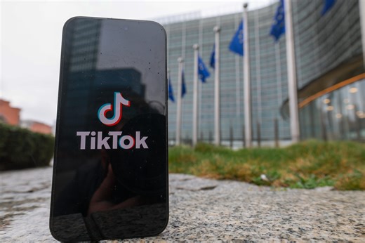 Αναβρασμός για το «εθιστικό» TikTok: Τα μέτρα Κομισιόν, οι μηχανισμοί ελέγχου και οι κίνδυνοι για ανήλικους | AlphaNews
