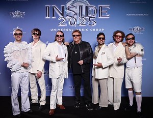 Was für ein legendärer Moment bei der Universal Inside! Howard und die fantastische Band ROY BIANCO & Die Abbrunzati Boys standen gemeinsam auf der Bühne – ein Auftritt, der bewiesen hat, dass Musik keine Altersgrenzen kennt. Gemeinsam großartiges Entertainment leben – genau darum geht es in der Musik und hat die Kraft Generationen zu verbinden. Danke an ALLE, die dies gestern Abend möglich gemacht haben! | Howard Carpendale